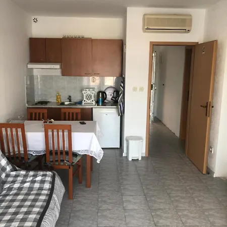 Ylli Apartment *