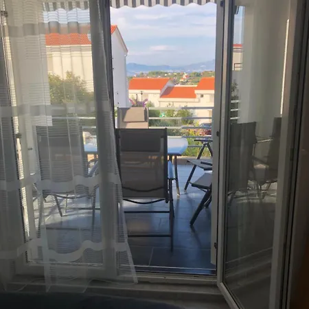 Ylli Apartment